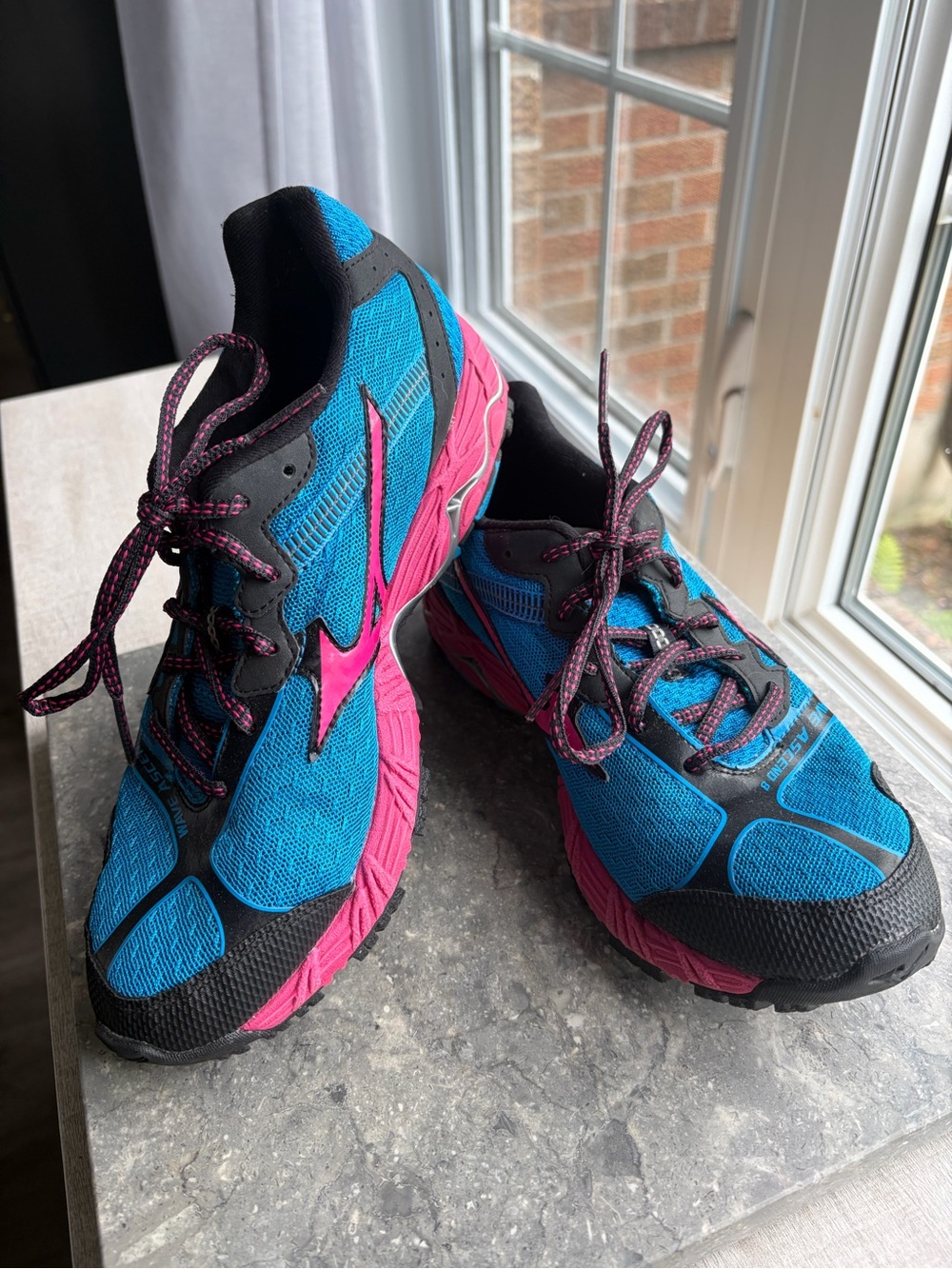 Mizuno Wave Ascend 8 Trail Running Walking Shoes Size 8 - Like New